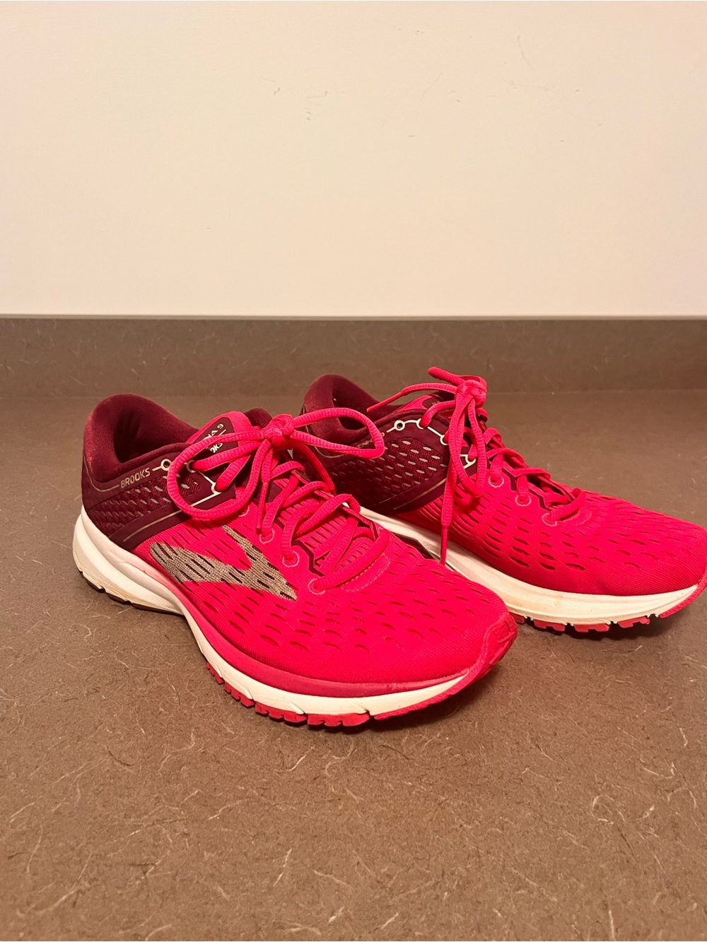 Brooks Ravenna Women's Athletic Running Shoes in Hot Pink and Burgundy